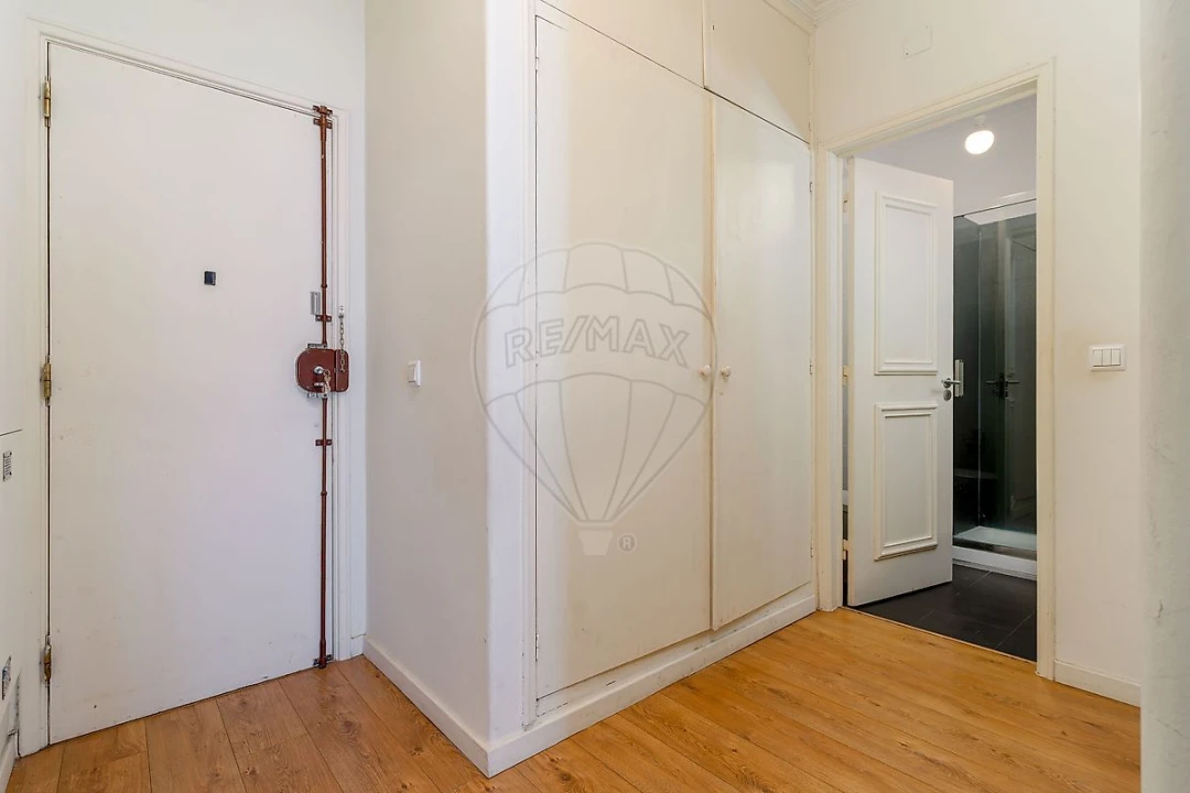 Apartamento T1 para Venda em Avenidas Novas Foto 1