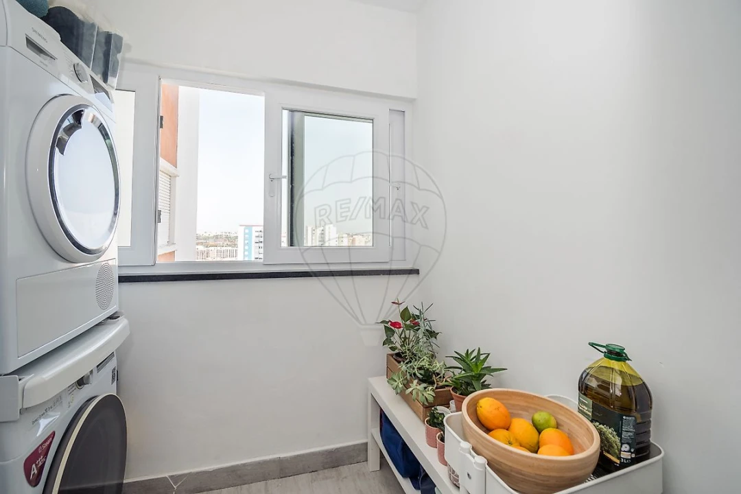 Apartamento T2 para Venda em Santo António dos Cavaleiros e Frielas Foto 1