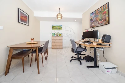 Apartamento T2 para Venda em Santo António dos Cavaleiros e Frielas