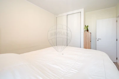 Apartamento T2 para Venda em Santo António dos Cavaleiros e Frielas