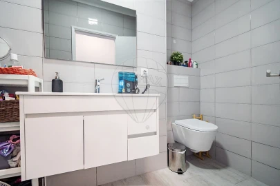 Apartamento T2 para Venda em Santo António dos Cavaleiros e Frielas