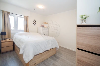 Apartamento T2 para Venda em Santo António dos Cavaleiros e Frielas