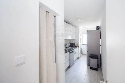 Apartamento T2 para Venda em Santo António dos Cavaleiros e Frielas