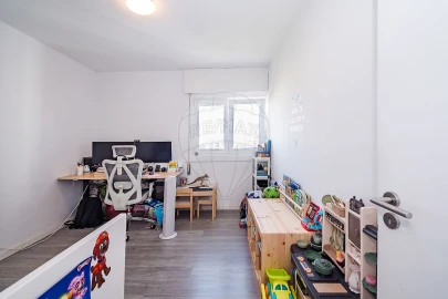 Apartamento T2 para Venda em Santo António dos Cavaleiros e Frielas