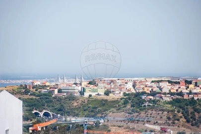Apartamento T2 para Venda em Santo António dos Cavaleiros e Frielas