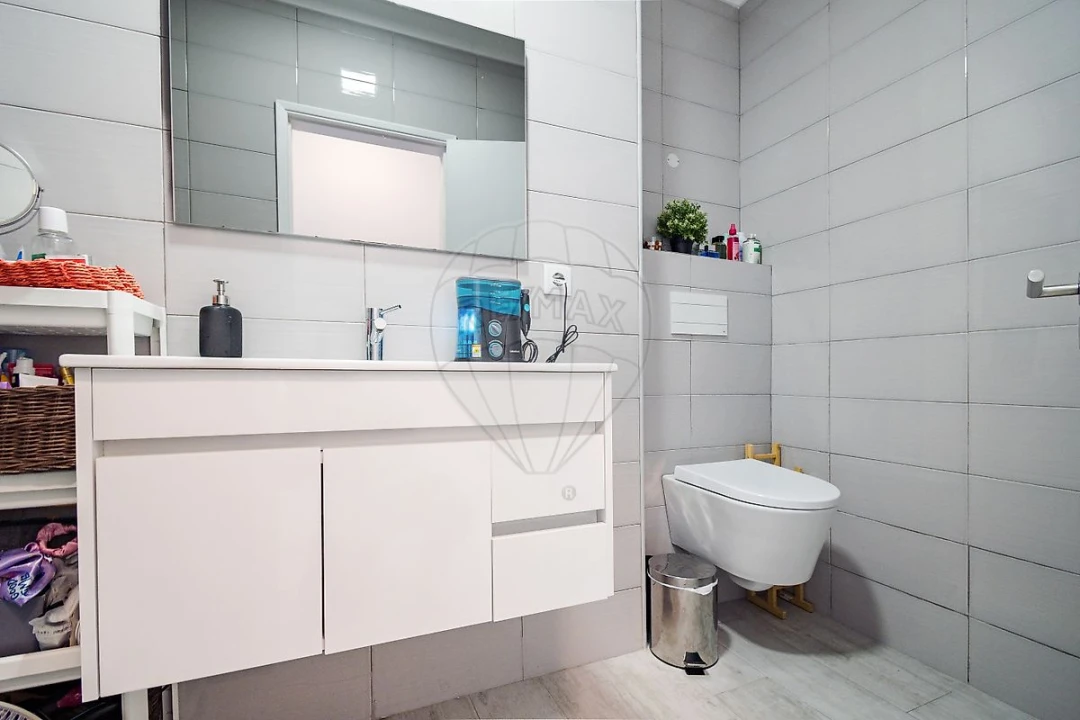 Apartamento T2 para Venda em Santo António dos Cavaleiros e Frielas Foto 8
