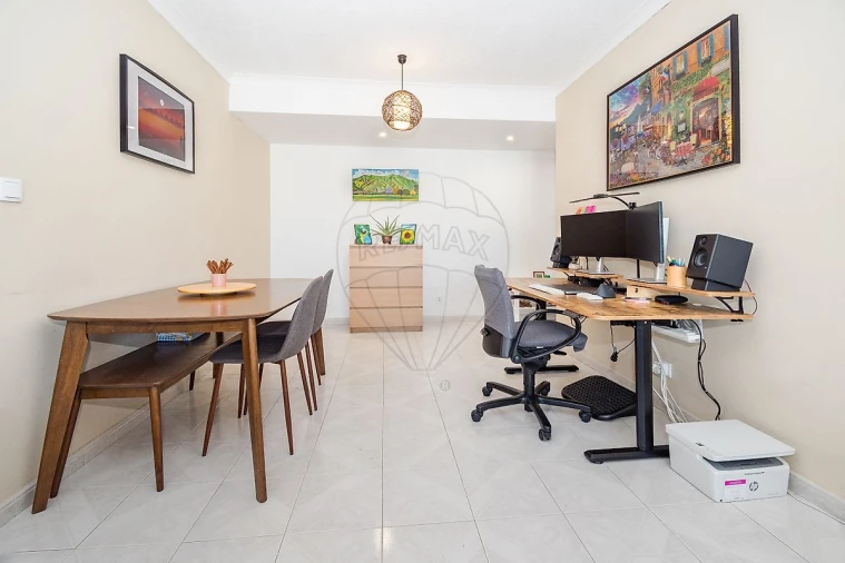 Apartamento T2 para Venda em Santo António dos Cavaleiros e Frielas Foto 7