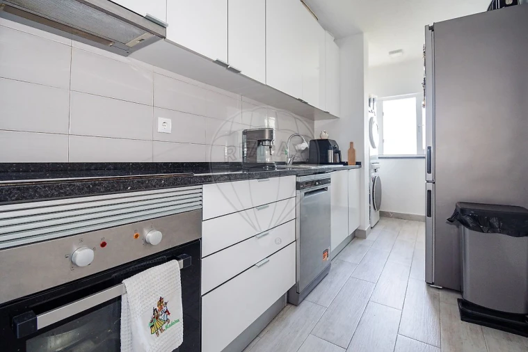 Apartamento T2 para Venda em Santo António dos Cavaleiros e Frielas Foto 4