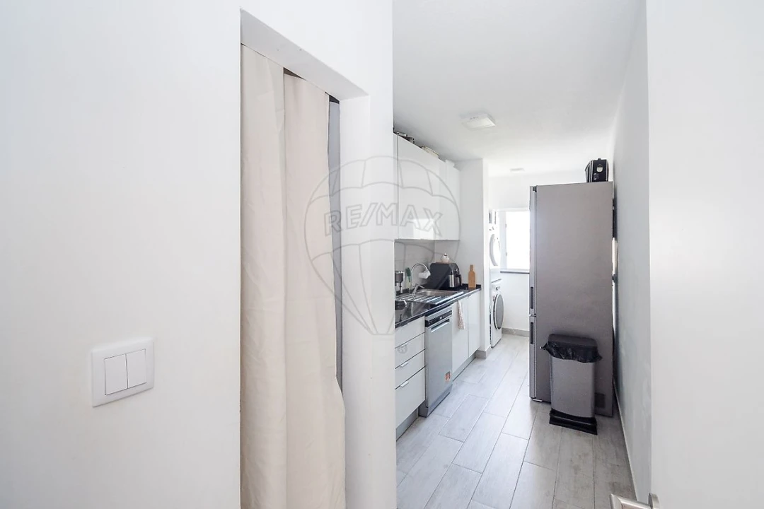 Apartamento T2 para Venda em Santo António dos Cavaleiros e Frielas Foto 3