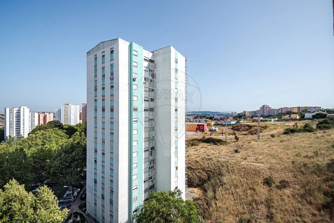 Apartamento T2 para Venda em Santo António dos Cavaleiros e Frielas Foto 18