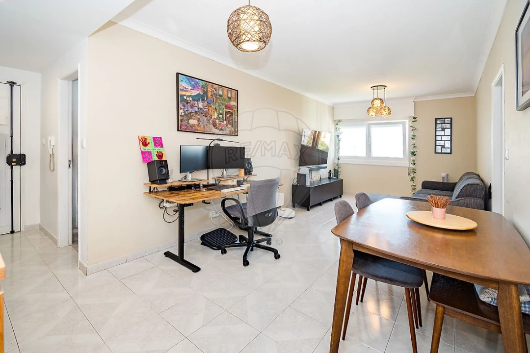 Apartamento T2 para Venda em Santo António dos Cavaleiros e Frielas Foto 9
