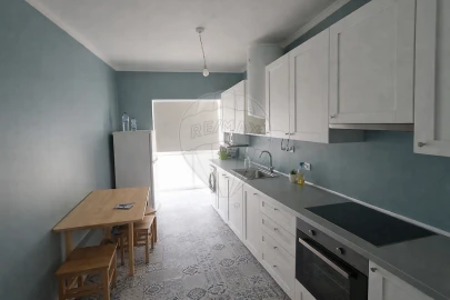 Apartamento T2 para Arrendamento em Penha de França