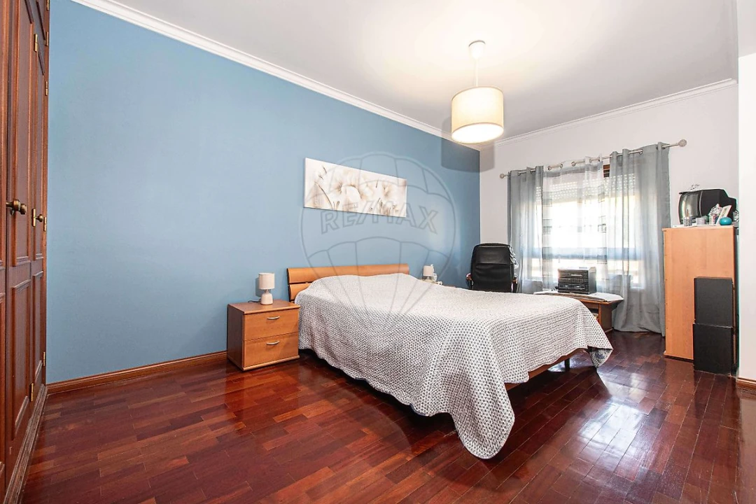 Apartamento T3 para Venda em Castanheira do Ribatejo e Cachoeiras Foto 1