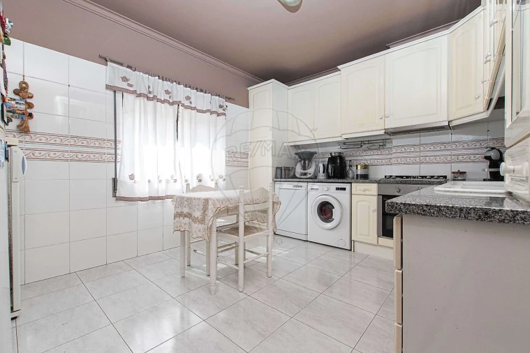 Apartamento T3 para Venda em Castanheira do Ribatejo e Cachoeiras Foto 12