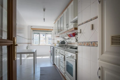 Apartamento T2 para Venda em Carregado e Cadafais