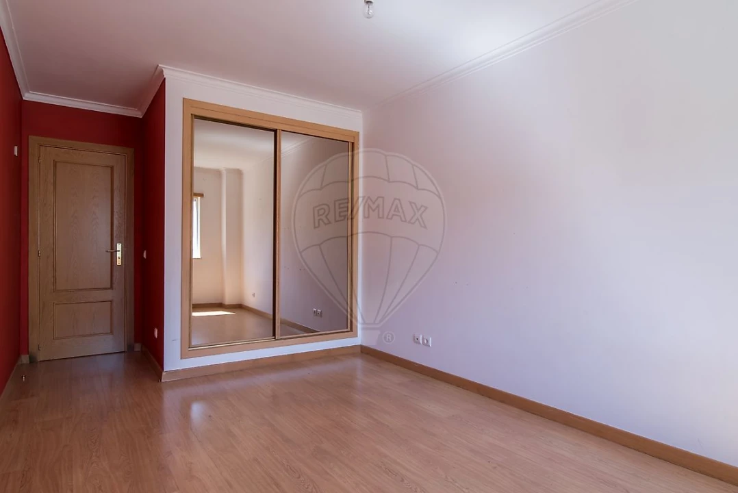Apartamento T2 para Venda em Carregado e Cadafais Foto 6