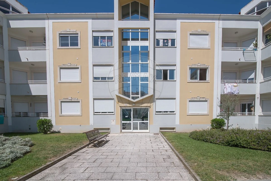 Apartamento T2 para Venda em Carregado e Cadafais Foto 10
