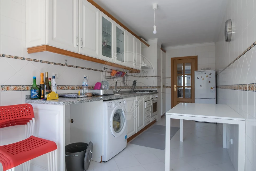 Apartamento T2 para Venda em Carregado e Cadafais Foto 4