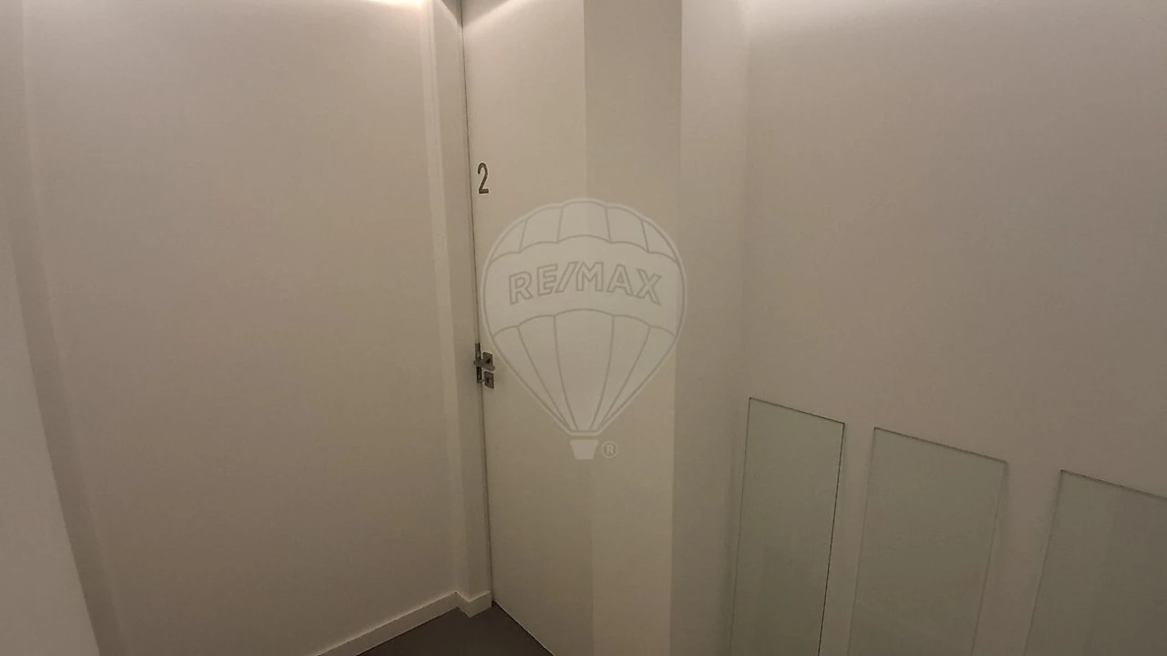 Apartamento T4 para Venda em Paranhos Foto 5