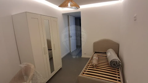 Apartamento T4 para Venda em Paranhos