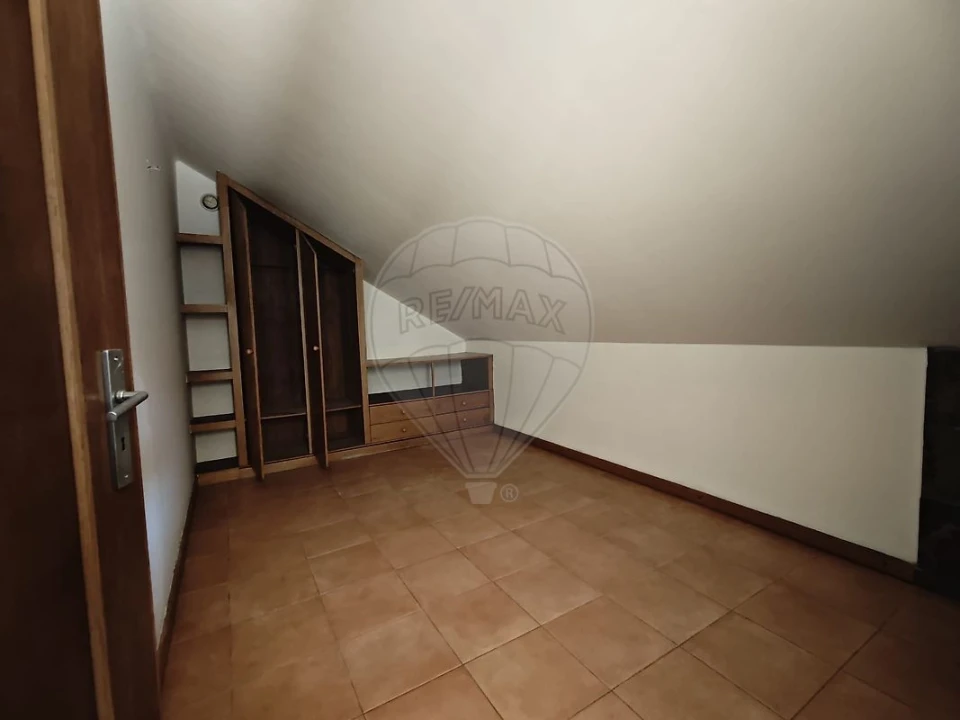Apartamento T3 para Venda em Oliveira do Douro Foto 16
