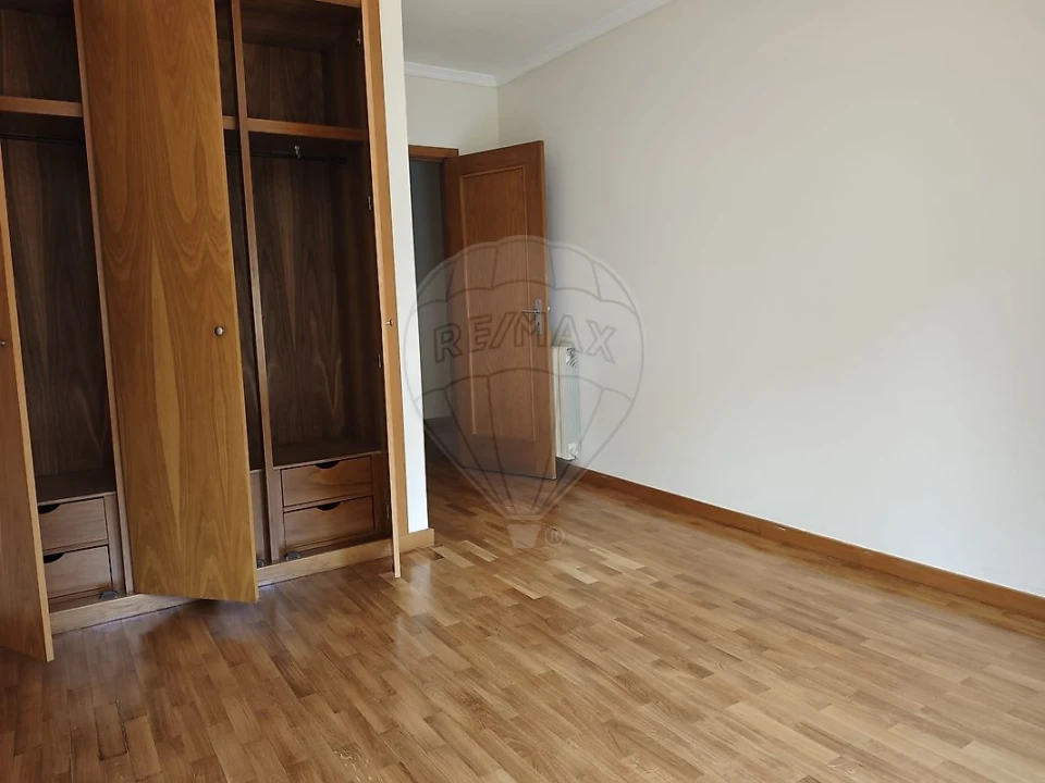 Apartamento T3 para Venda em Oliveira do Douro Foto 6