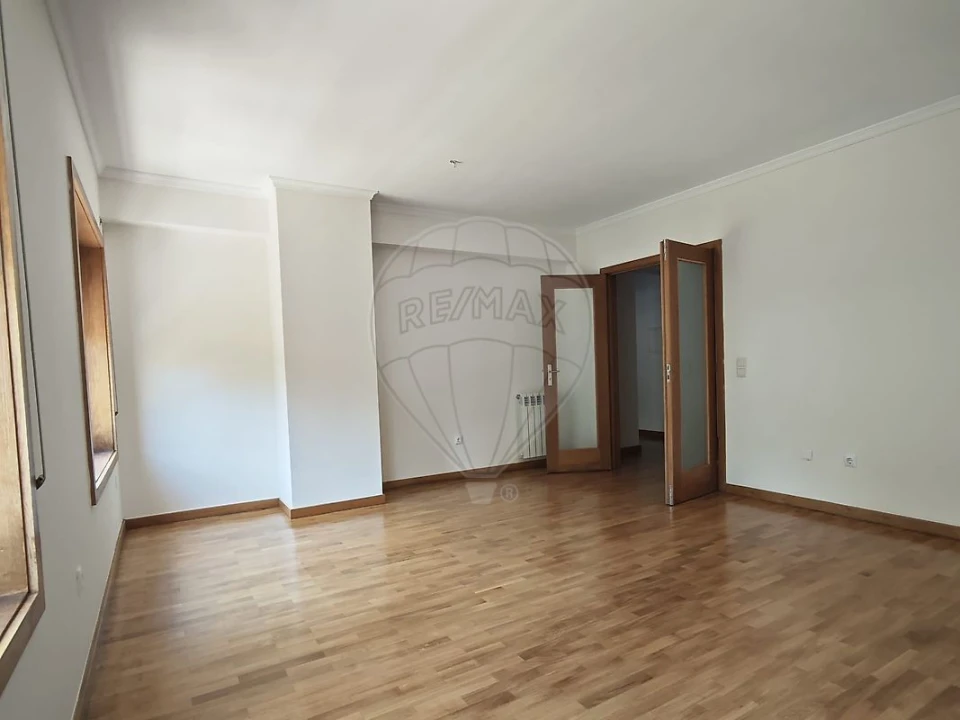 Apartamento T3 para Venda em Oliveira do Douro Foto 7
