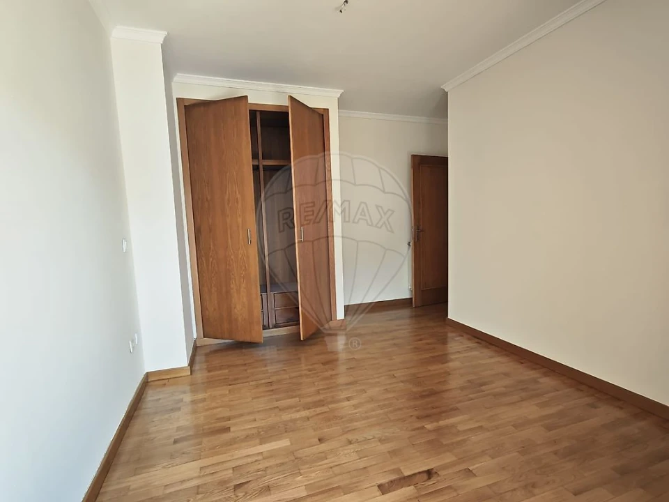 Apartamento T3 para Venda em Oliveira do Douro Foto 20