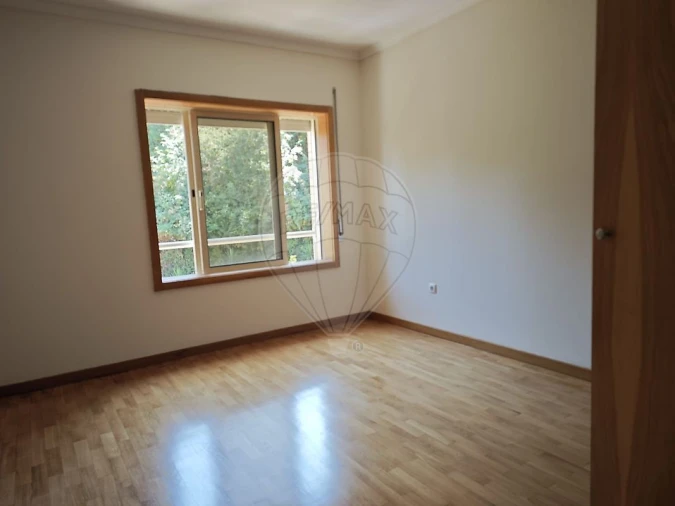 Apartamento T3 para Venda em Oliveira do Douro Foto 2