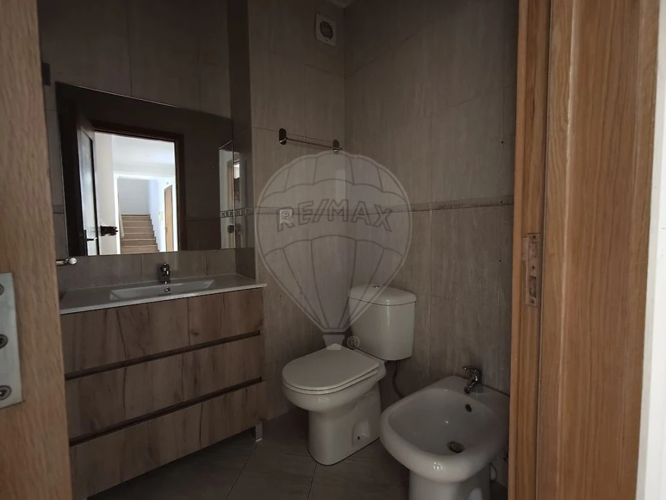 Apartamento T3 para Venda em Oliveira do Douro Foto 4