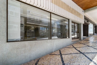 Loja para Arrendamento em O. Azeméis, Riba-Ul, Ul, Macinhata Seixa, Madail