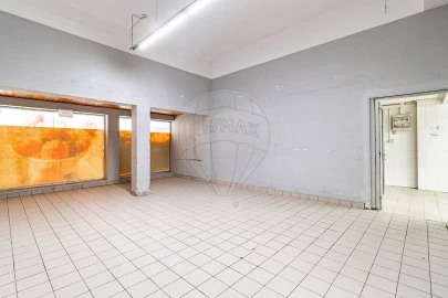 Loja para Arrendamento em O. Azeméis, Riba-Ul, Ul, Macinhata Seixa, Madail