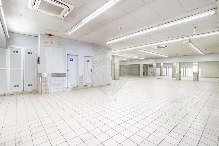 Loja para Arrendamento em O. Azeméis, Riba-Ul, Ul, Macinhata Seixa, Madail Foto 7