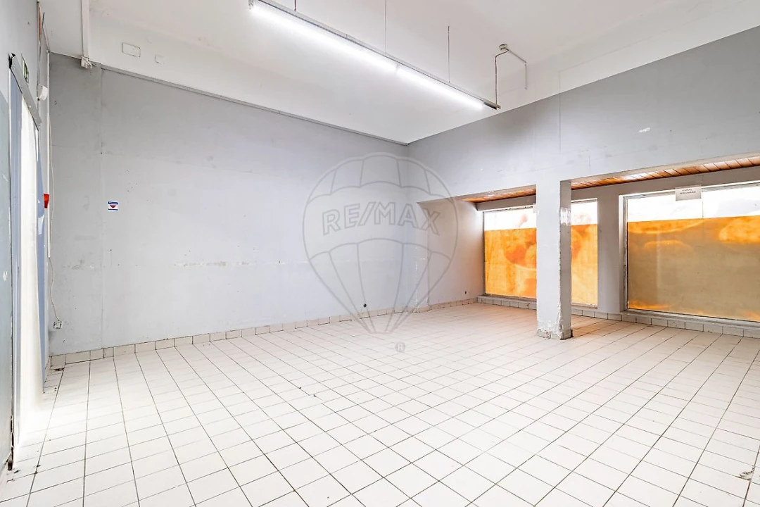 Loja para Arrendamento em O. Azeméis, Riba-Ul, Ul, Macinhata Seixa, Madail Foto 8