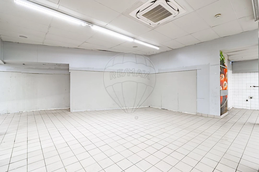 Loja para Arrendamento em O. Azeméis, Riba-Ul, Ul, Macinhata Seixa, Madail Foto 12