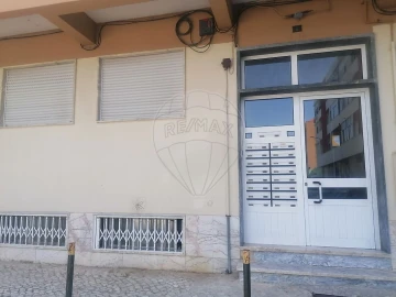 Negócio para Venda em Póvoa de Santa Iria e Forte da Casa