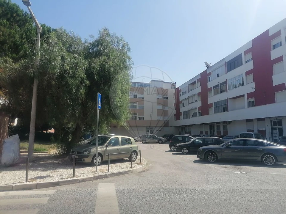 Negócio para Venda em Póvoa de Santa Iria e Forte da Casa Foto 1