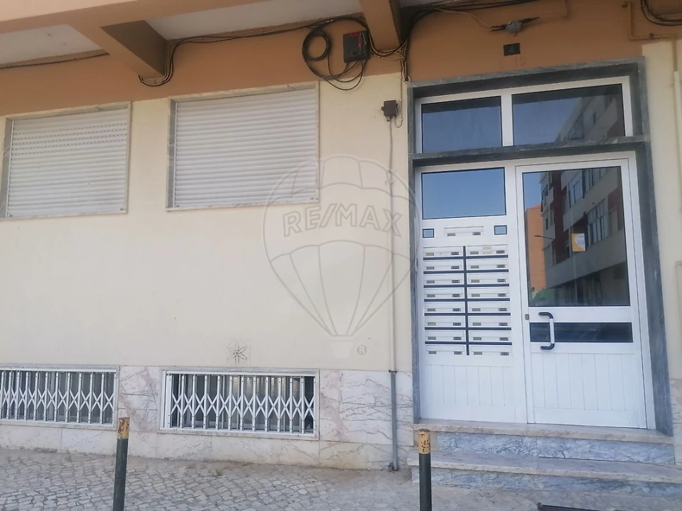 Negócio para Venda em Póvoa de Santa Iria e Forte da Casa Foto 2