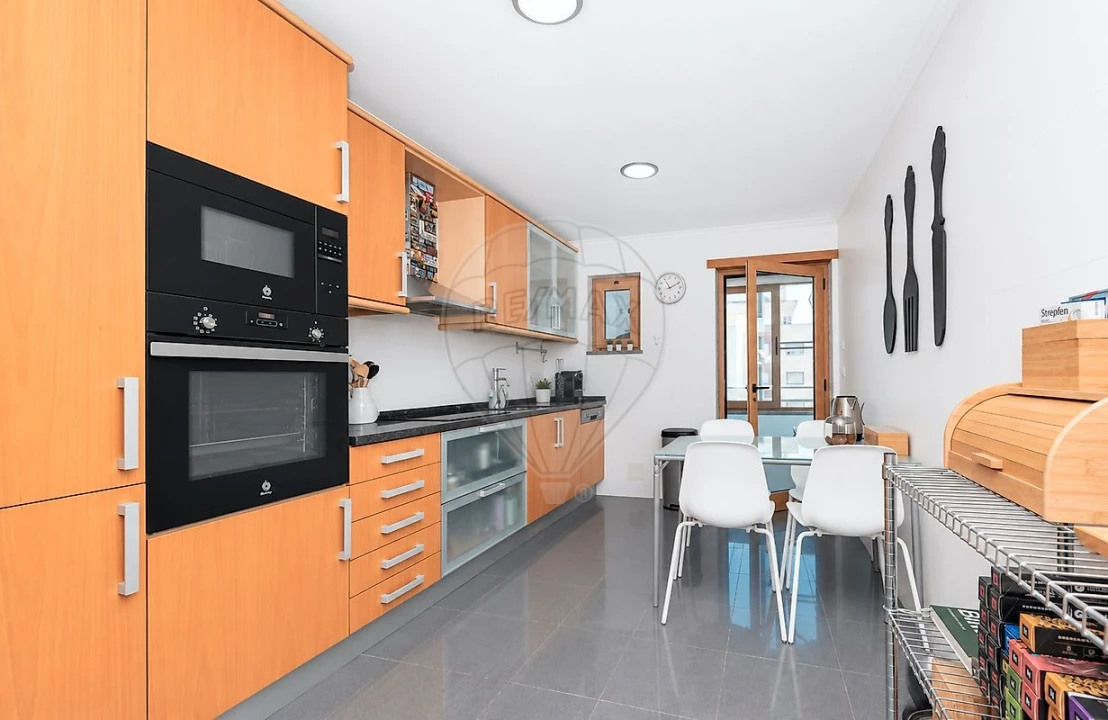 Apartamento T3 para Arrendamento em São Domingos de Rana Foto 15