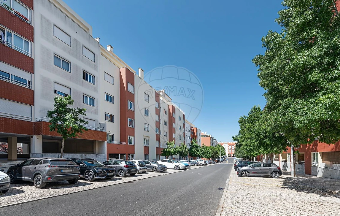 Apartamento T3 para Arrendamento em São Domingos de Rana Foto 39