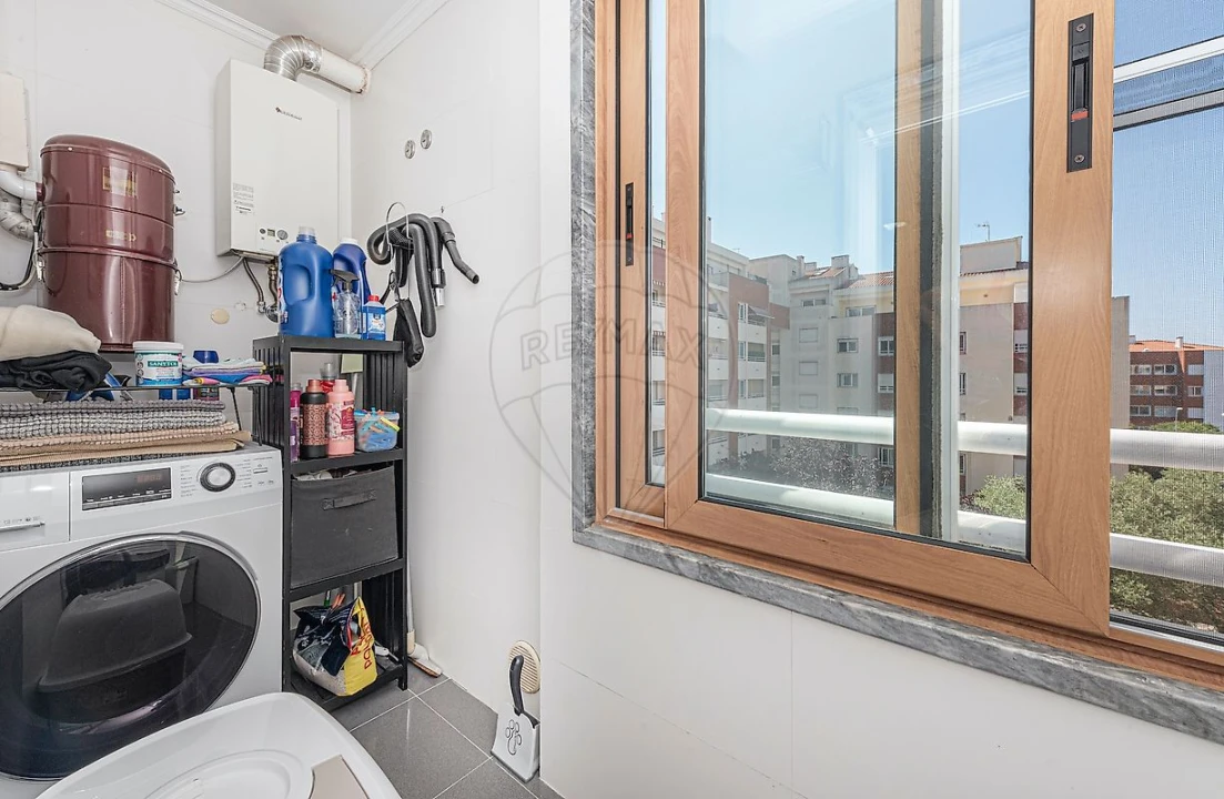 Apartamento T3 para Arrendamento em São Domingos de Rana Foto 18