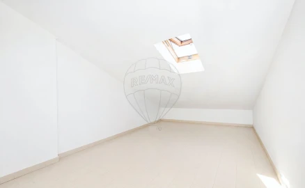 Apartamento T3 para Arrendamento em São Domingos de Rana
