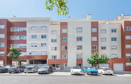 Apartamento T3 para Arrendamento em São Domingos de Rana
