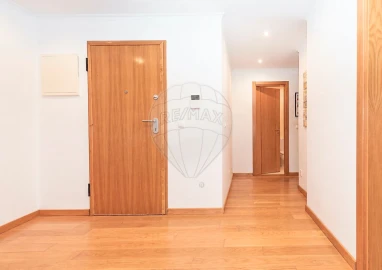 Apartamento T3 para Arrendamento em São Domingos de Rana