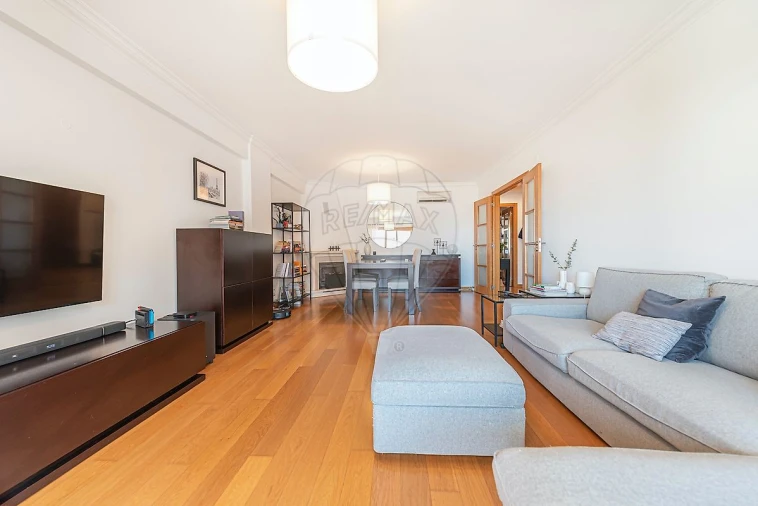 Apartamento T3 para Arrendamento em São Domingos de Rana Foto 10