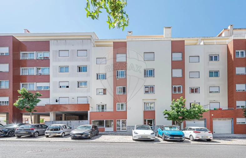 Apartamento T3 para Arrendamento em São Domingos de Rana Foto 3