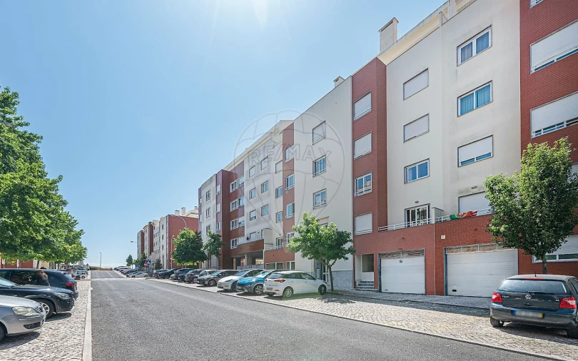 Apartamento T3 para Arrendamento em São Domingos de Rana Foto 37