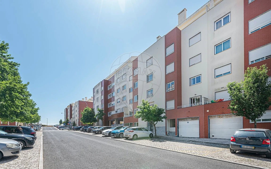Apartamento T3 para Arrendamento em São Domingos de Rana Foto 37