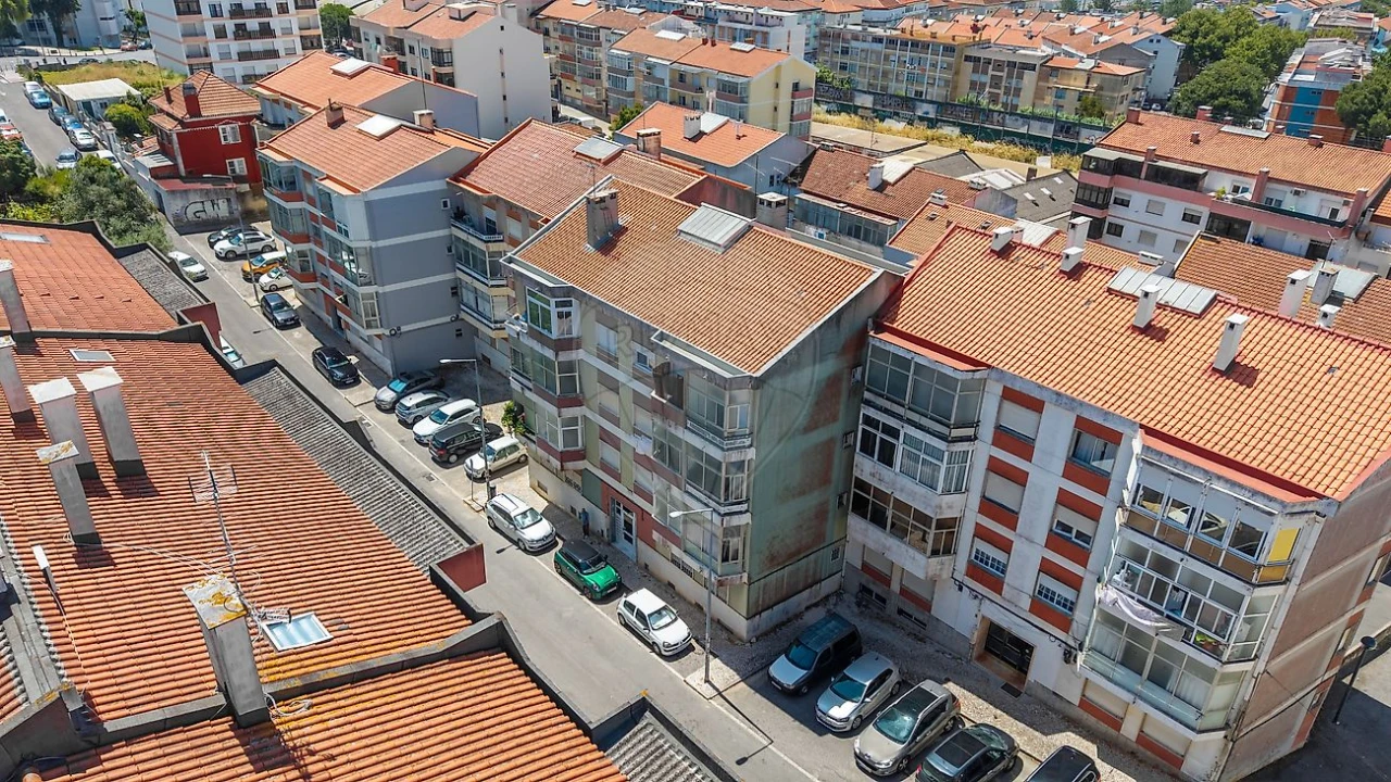Apartamento T2 para Venda em Rio de Mouro Foto 2