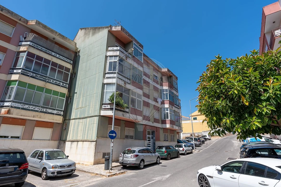 Apartamento T2 para Venda em Rio de Mouro Foto 6